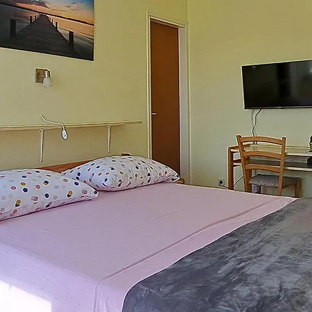 Appartement Gorgeous In With Kitchen Medulin
