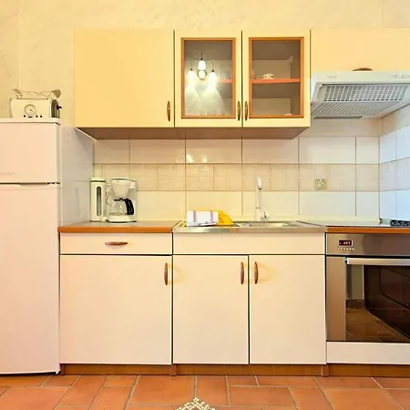 Apartman Gorgeous In With Kitchen Poreč