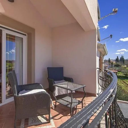 Apartman Gorgeous In With Kitchen *