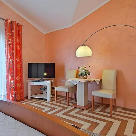 Gorgeous In With Kitchen Apartment *